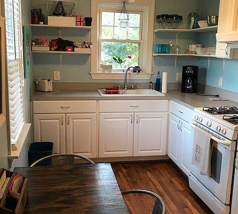 4th image of 645 Dune St #B
