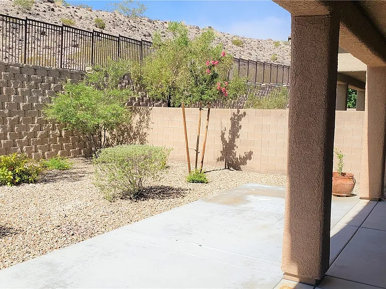 2819 Dunnottar Ave — Photo 3
