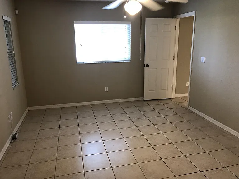 4537 SW 10th Ave — Photo 13