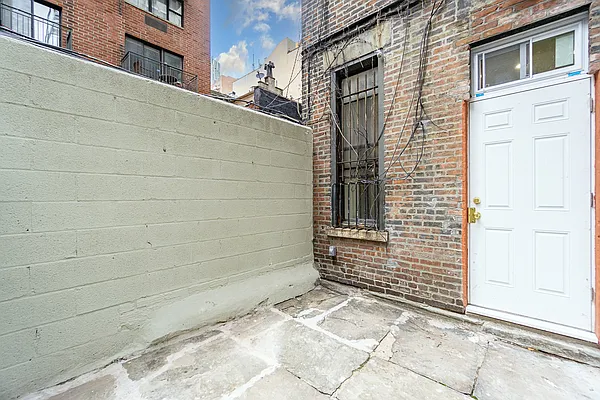 Rented by Compass | media 28