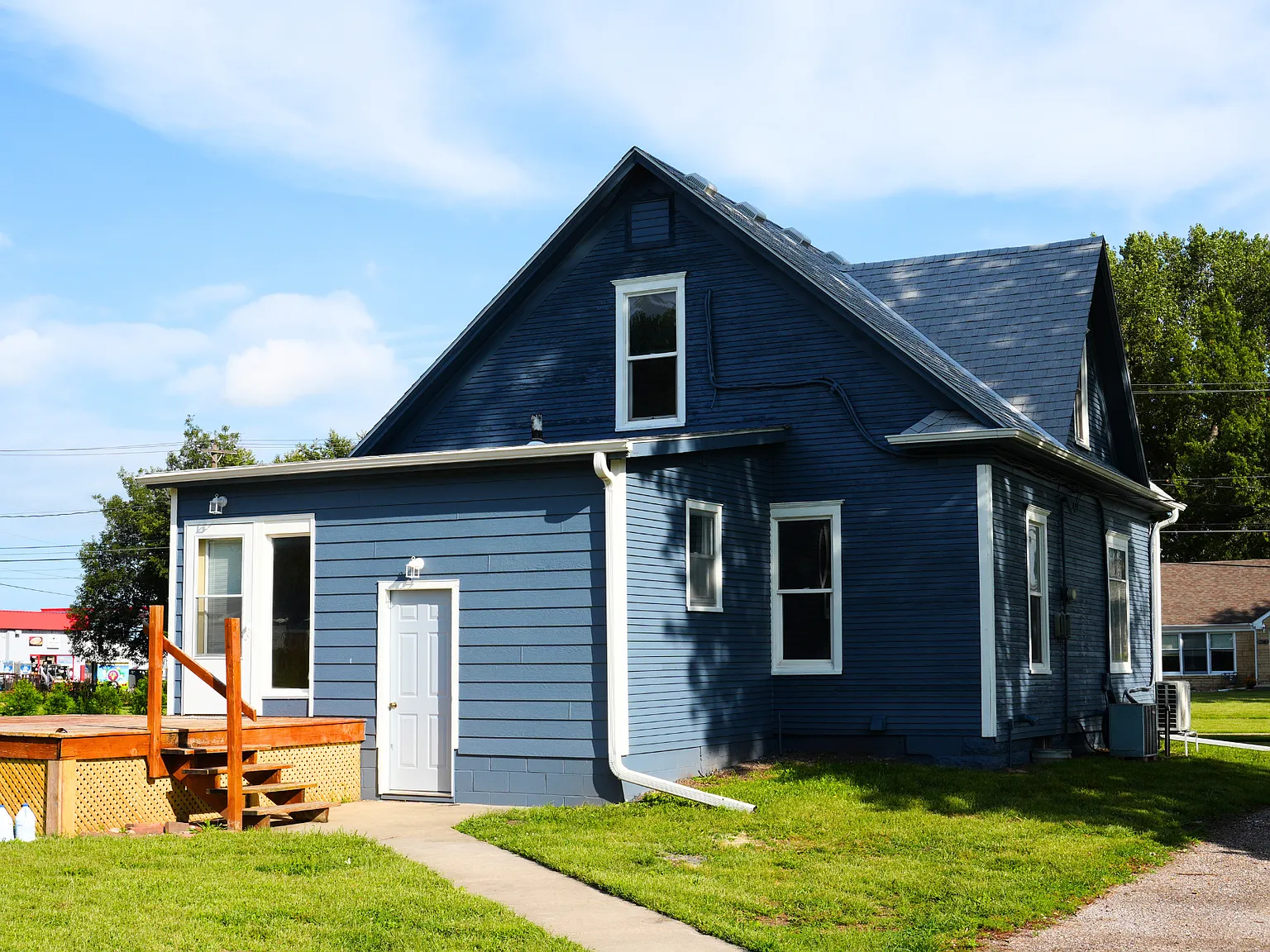 3 bed, 1.5 bath, 1432 sqft, $2,250 — Photo 2