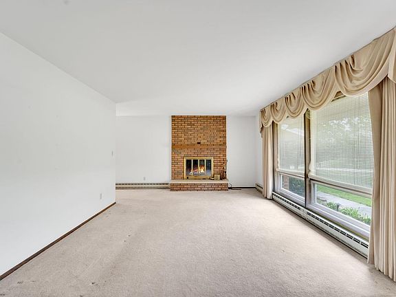 5th image of W221S7400 Valley View ROAD
