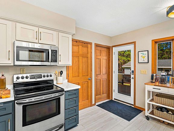 3rd image of 1383 Halvorson Rd
