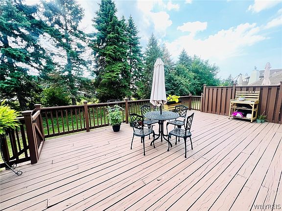 2nd image of 10 Pinegrove Ct