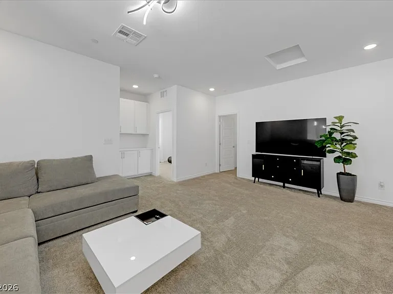 299 Mount Tyndall St — Photo 17