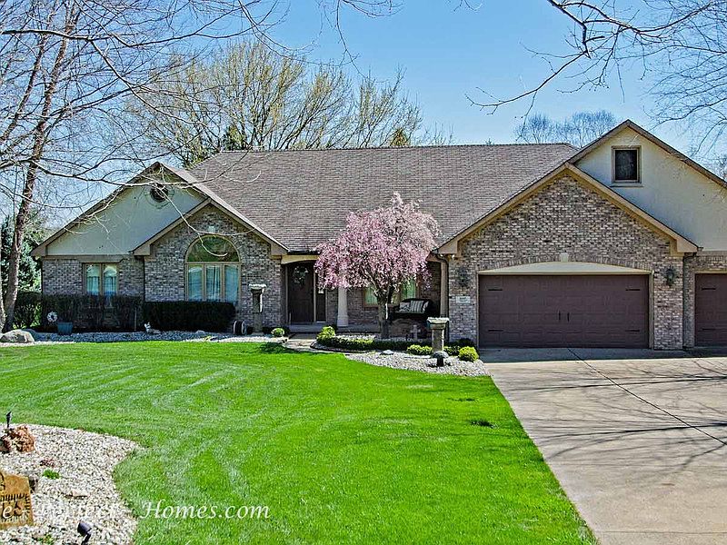 FRONT OF HOME, YARD & LANDSCAPING