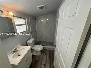 820 21st St #C — Photo 11