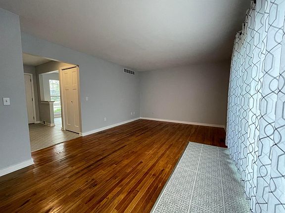 4th image of 2757 Page Ave
