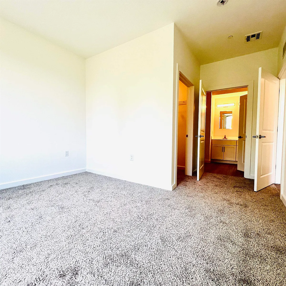 Building Photo - 61 Virginia Ave #303