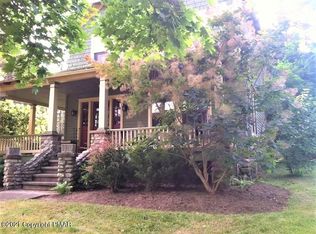 305 Playhouse Ln, Cresco, PA 18326