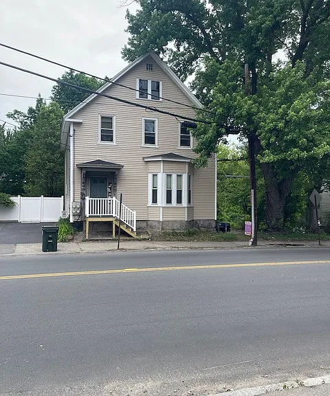 41 Varney St #1R — Photo 1