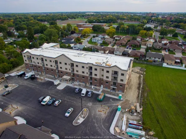 8475 Wyandotte St E #101, Windsor, ON N8S 0A4