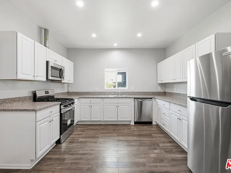 171 E 35th St #173-1/2 — Photo 16