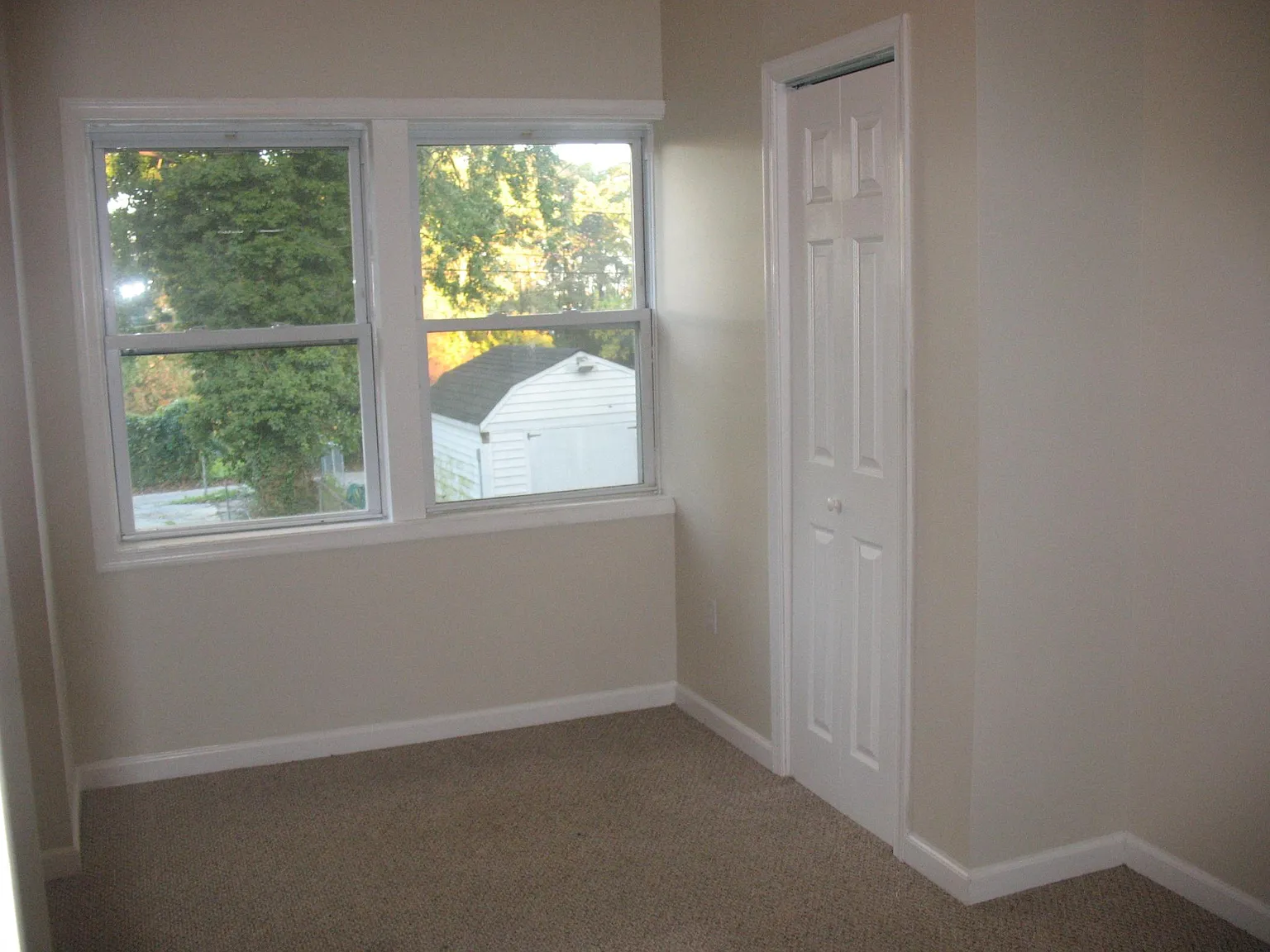 411 Rosecroft Ter — Photo 2
