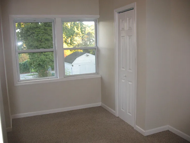 411 Rosecroft Ter — Photo 2