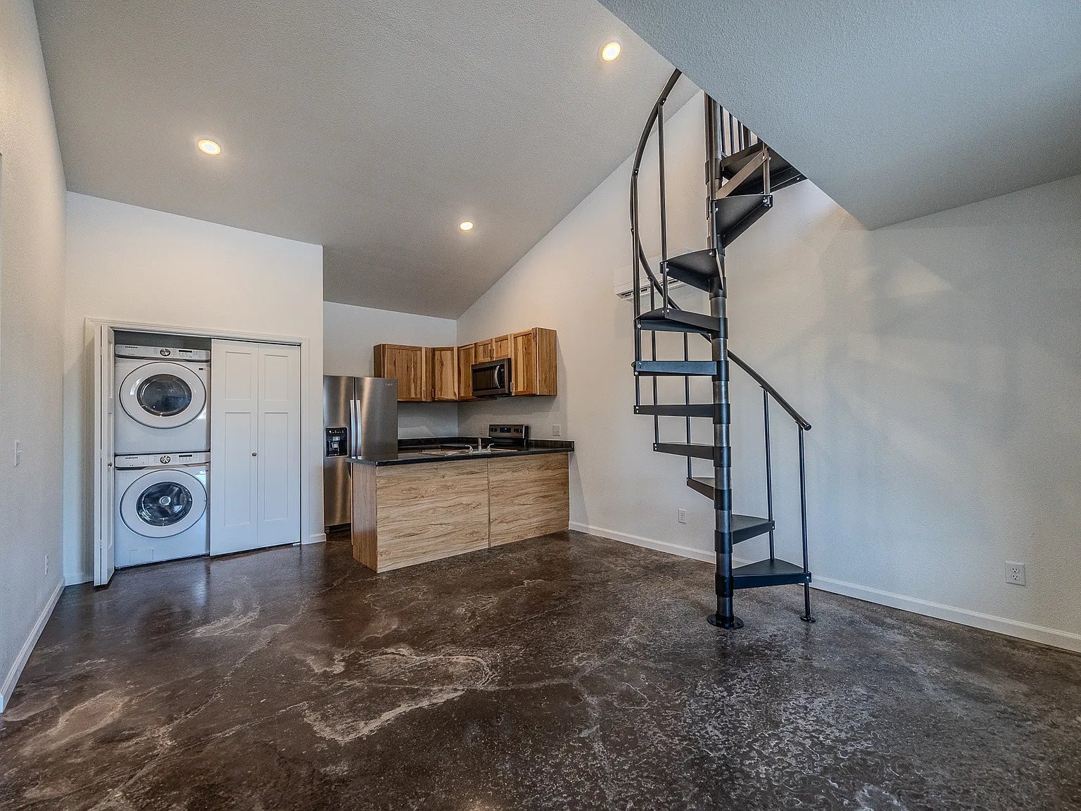 2 bed, 1600 sqft, $1,390 — Photo 2