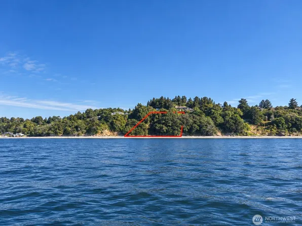 8118 E Side Drive NE, Tacoma, WA 98422