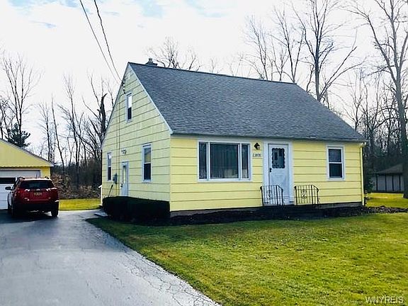 2nd image of 2828 Stenzel Ave