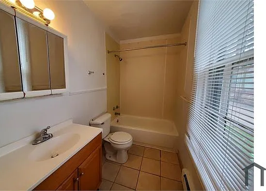 220 N Hamilton St — Photo 9