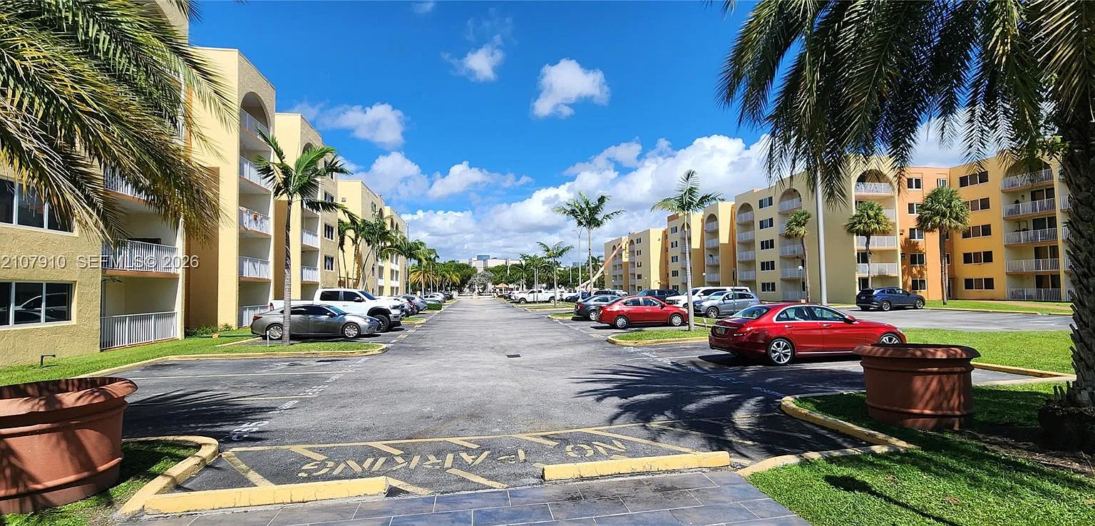 Coral Gate West Condo — Photo 4