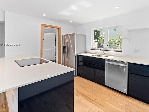 5th image of 718 NE 87th St #2