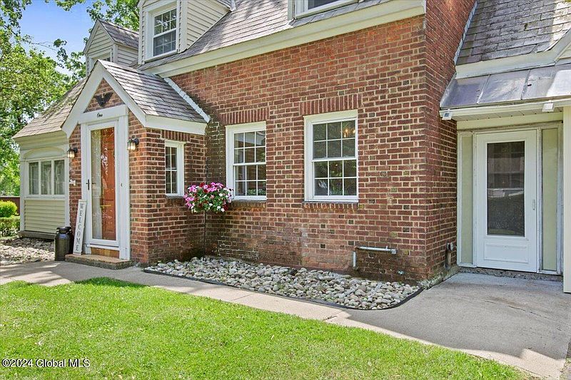 3rd image of 1 Arlington Road