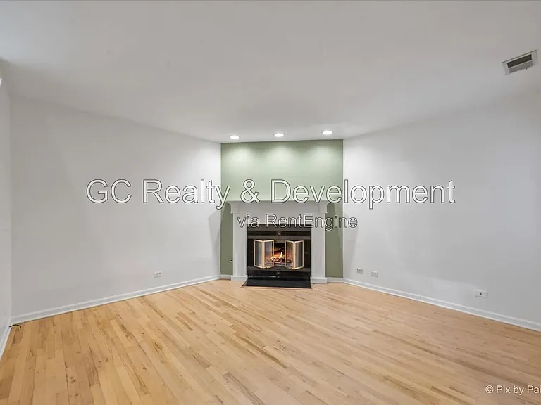 832 W Barry Ave #B — Photo 11