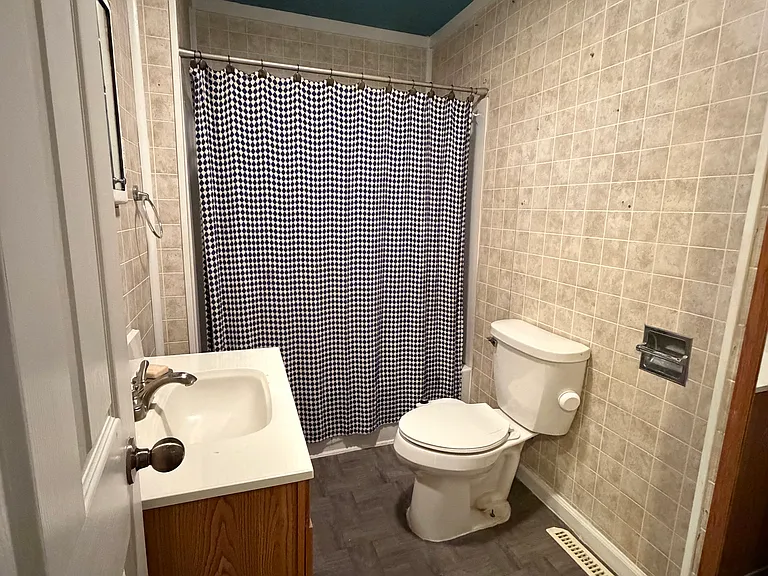 1025 S 17th St — Photo 6