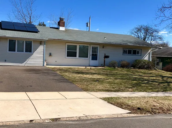 51 Valley Rd, Levittown, PA 19057