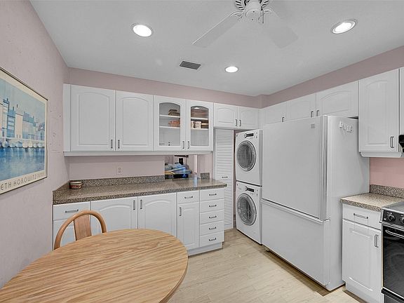 4th image of 724 Nantucket Circle #A
