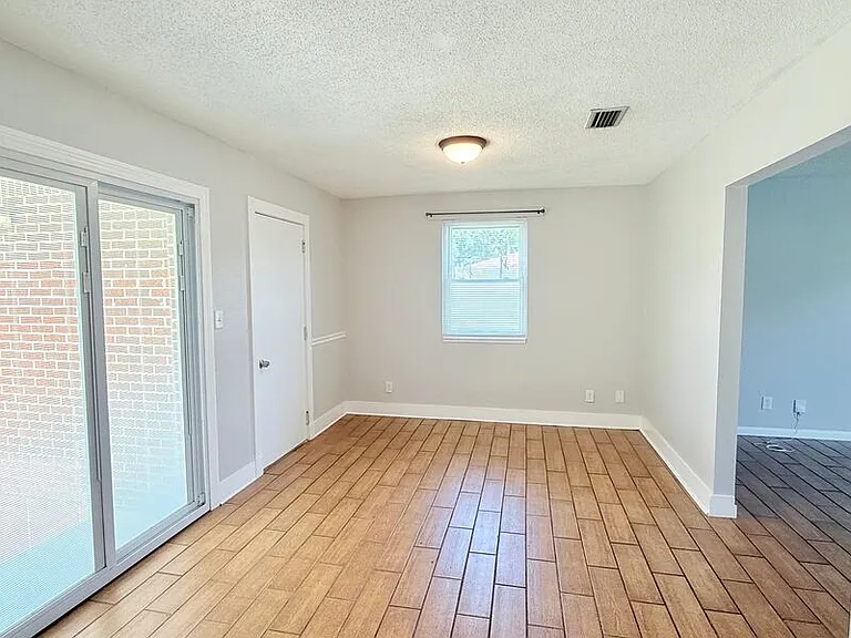 4904 Andrea Ln — Photo 4