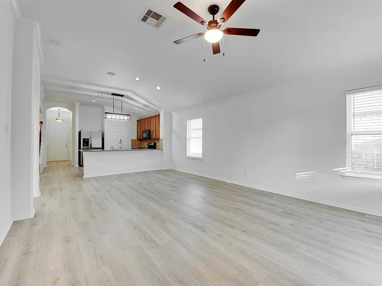 2410 Lakecrest Town Dr — Photo 10
