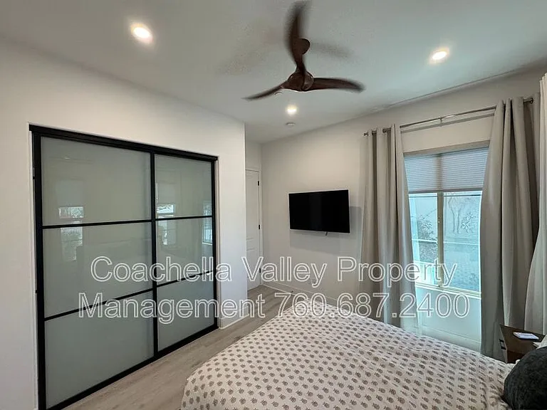 74635 Tesla Dr — Photo 50