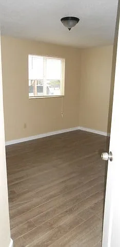 410 SW Fall St — Photo 34