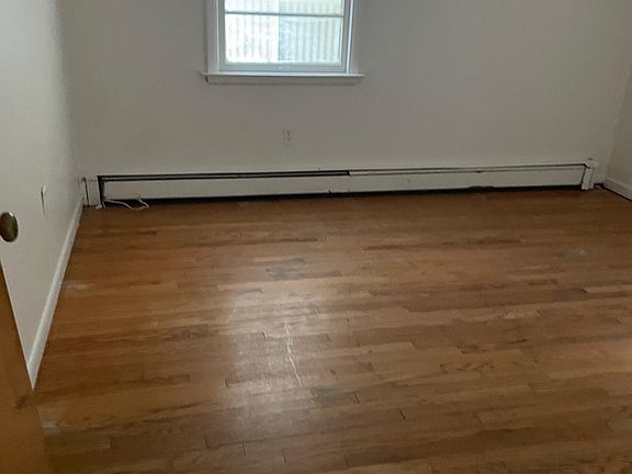 3rd image of 435 W Main St APT 2