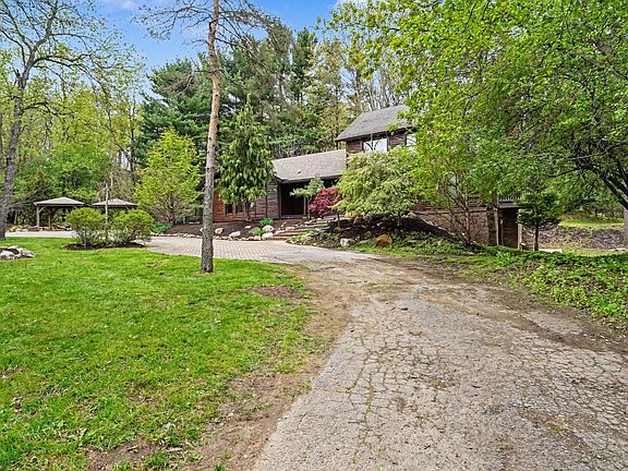 4th image of 3920 Miller Rd