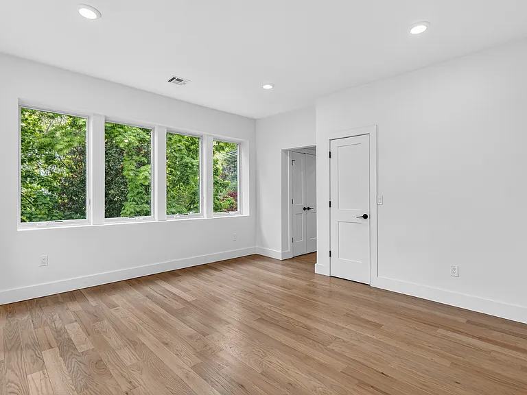 46 Hudson Ave #B — Photo 8