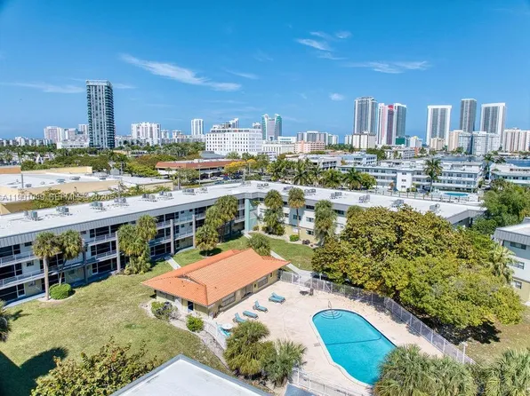 270 Layne Blvd APT 207, Hallandale, FL 33009
