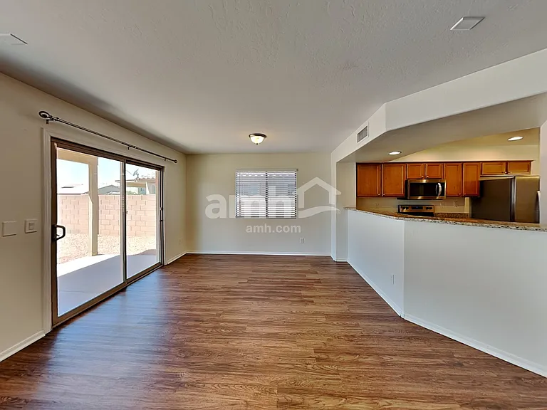 11353 W Buchanan St — Photo 4