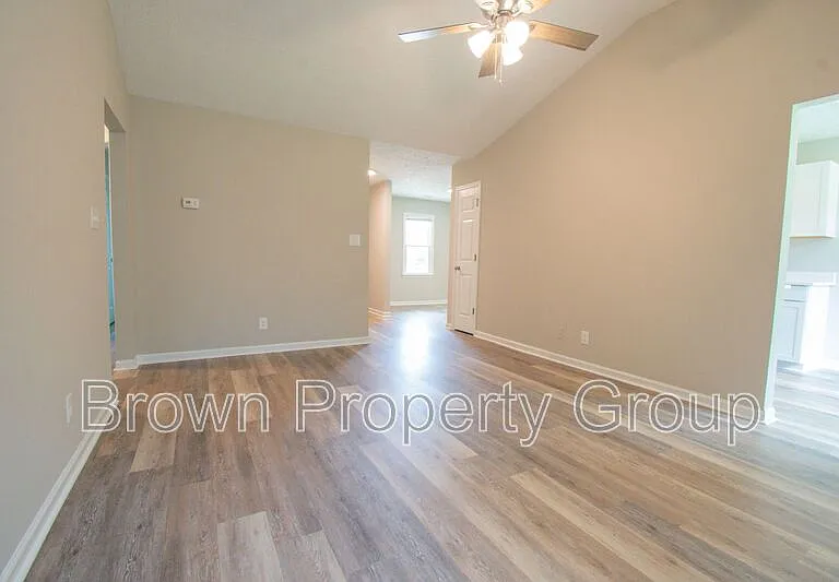621 Winthrop Ct — Photo 8
