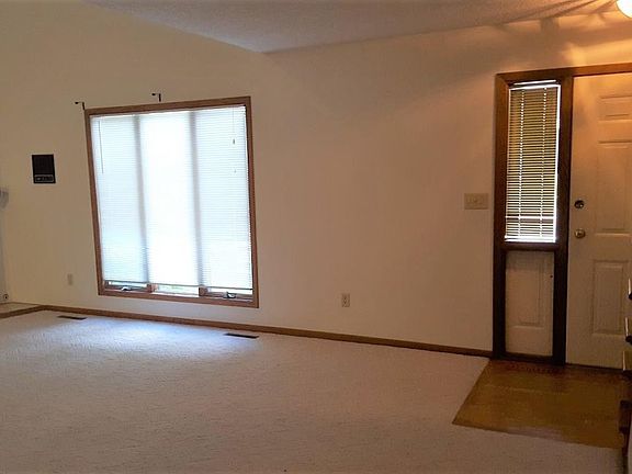 Entry-Living room
