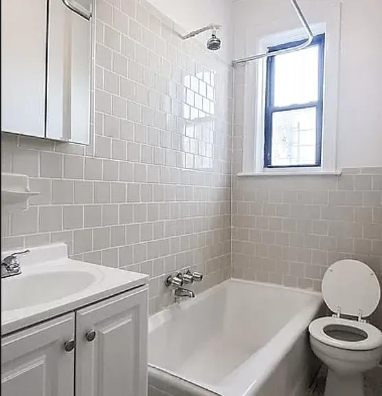 81st St — Photo 3