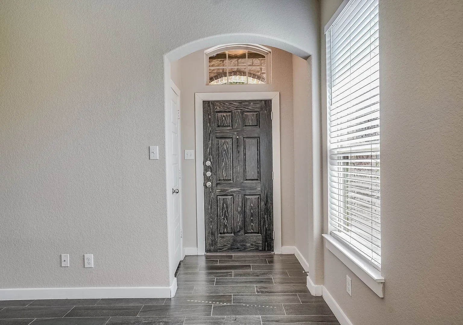 Beautiful 3 Bedroom Duplex Located in New Braunfels, Texas! — Photo 3