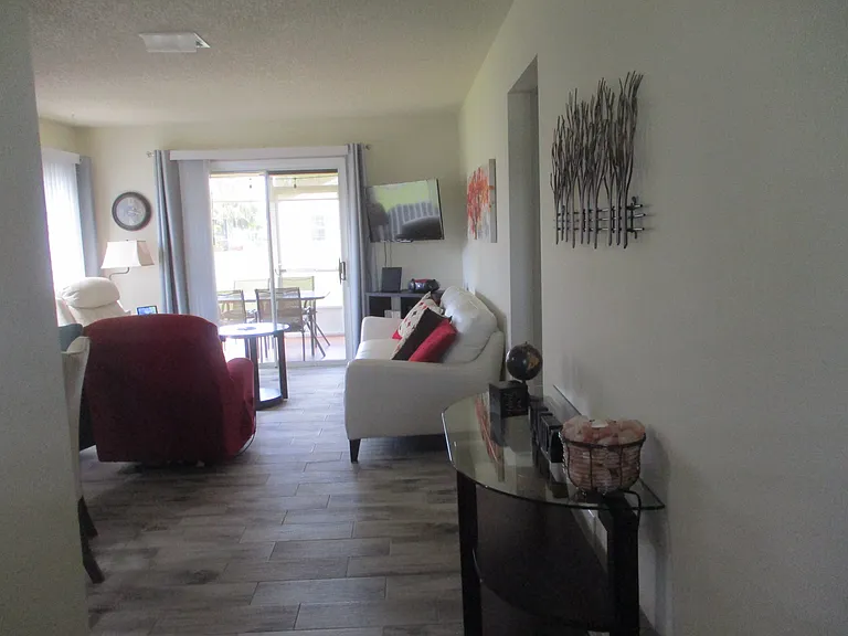 471 Insull Ct — Photo 3