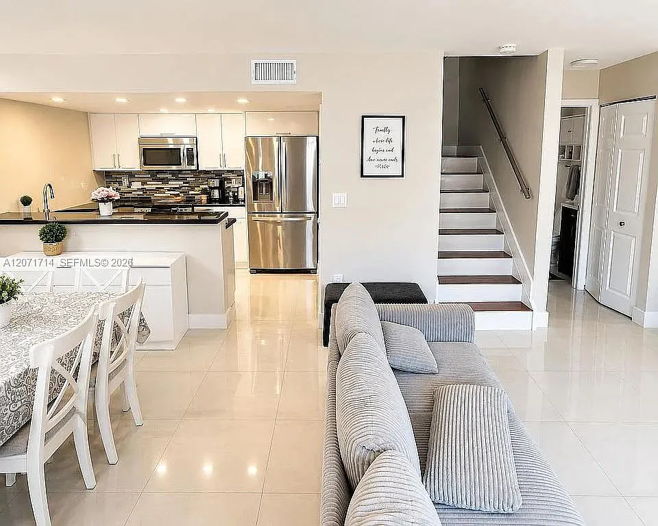 The Gables Iii Townhomes — Photo 3