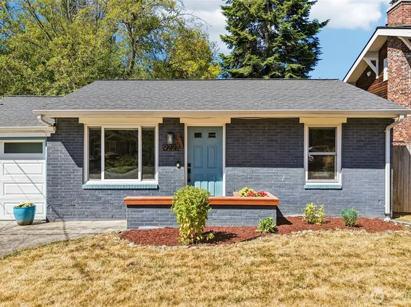 9227 Palatine Avenue N, Seattle, WA 98103