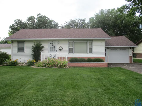 410 W 2nd St, Sutherland, IA 51058