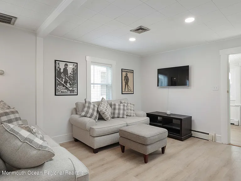 1233 Oakwood Rd — Photo 12
