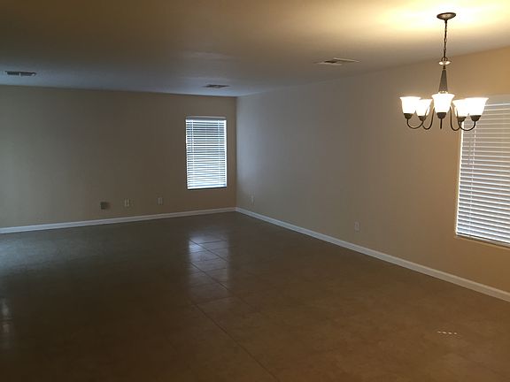 4th image of 592 Port Talbot Ave