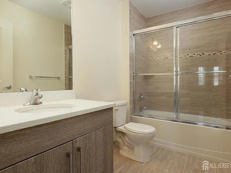 1400 Saint George Ave #303 — Photo 23